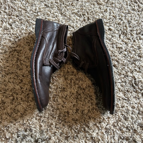John Varvatos Dark Brown Leather Chukka Boots display picture 2